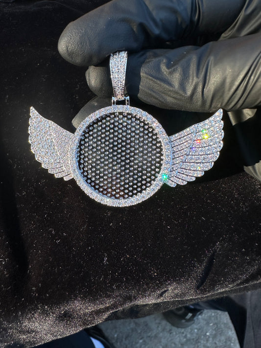 Circle Wing memory pendant