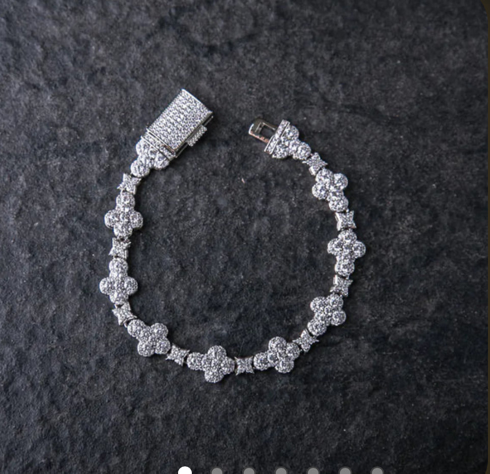 Star/cross moissanite bracelet