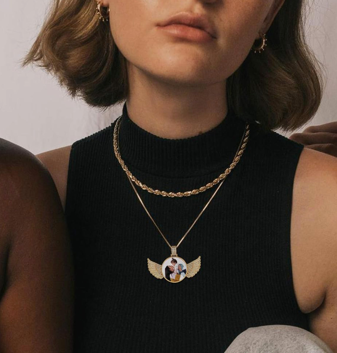 Round angel wing pendant